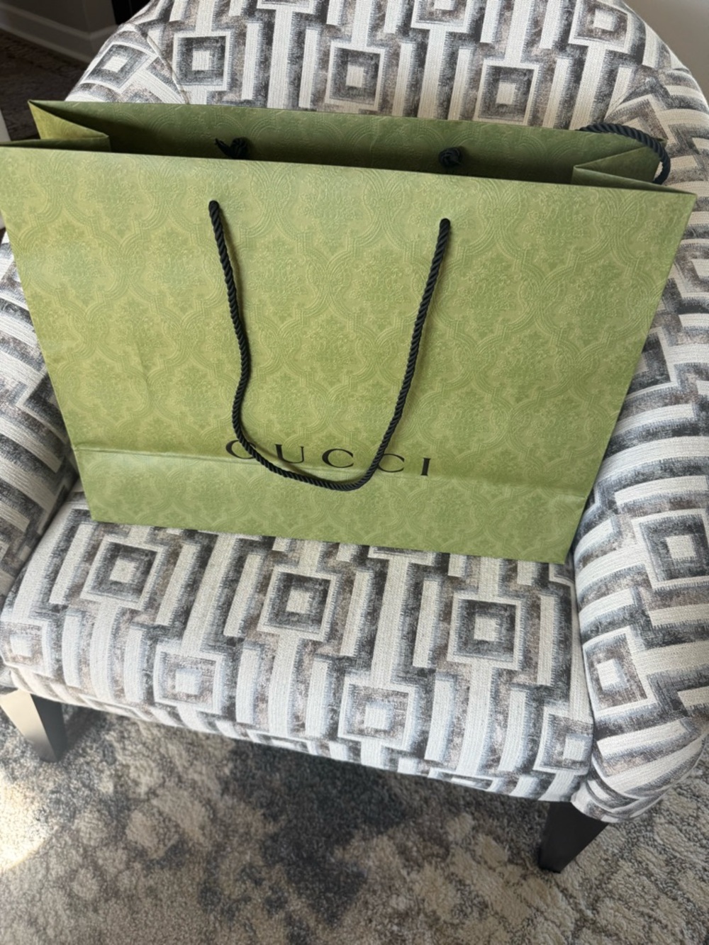 NWOT Gucci Women’s Shopping Tote in Gucci Green Patterned w Black Rope Handles - Picture 4 of 12